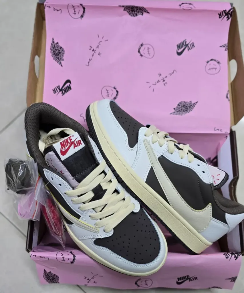 J1 Travis Scott ( sizes 38 - 45)