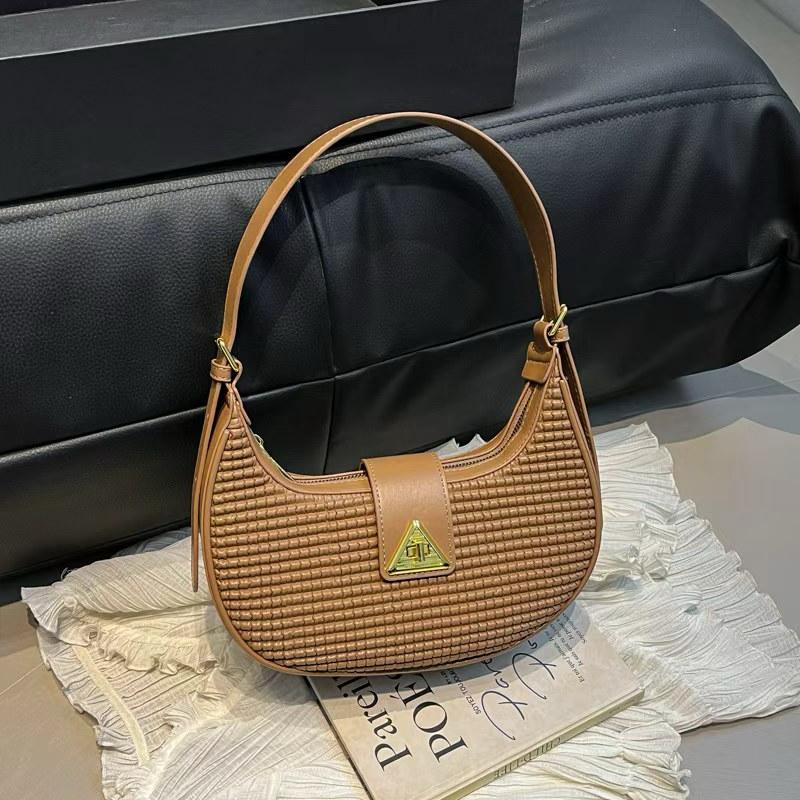[CHICTANCRSNTSBAG] Chic Tan Textured Crescent Bag 👜✨